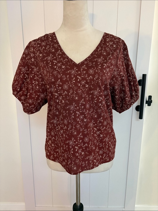 Madewell Tops - Madewell Burgundy Floral V-Neck Puff Sleeve Top
